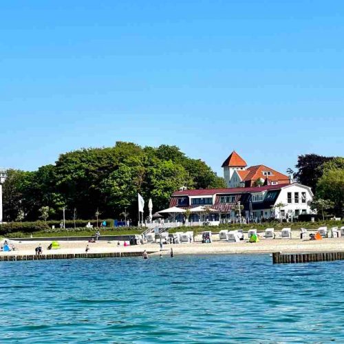 Ostseebad Kühlungsborn Blick zum Strand vom Wasser aus